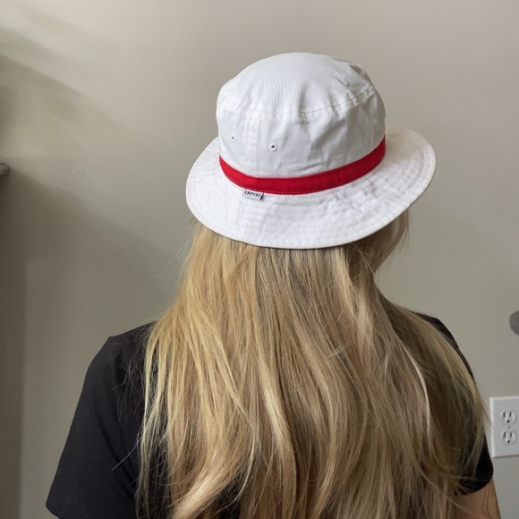White bucket hat - Picture 3 of 4